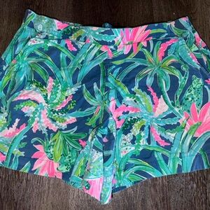 Lilly Pulitzer High-Waist Tropical Palm-Print Shorts — Size Medium